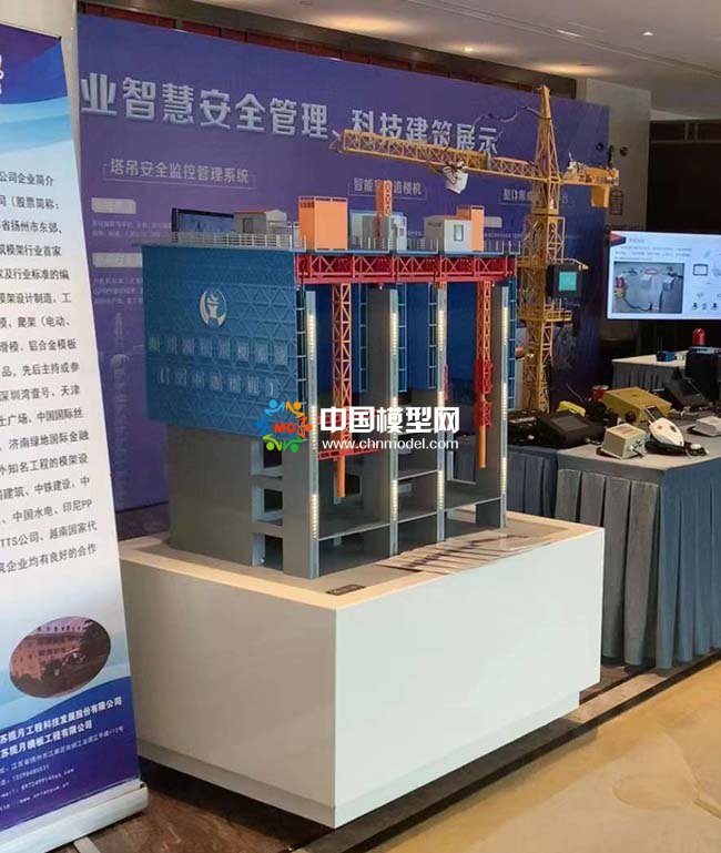 造樓機(jī)模型